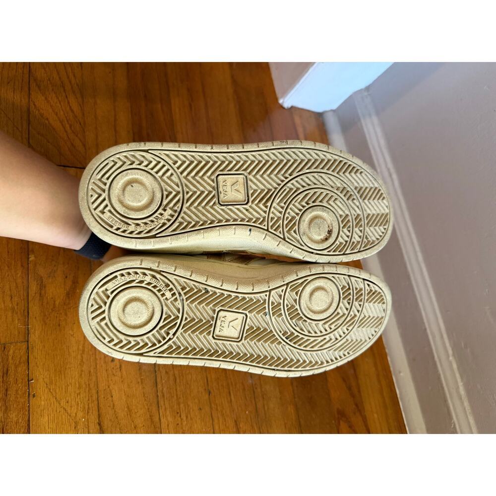 Veja Women's V-10 Leather Metallic Logo Patch Low-Top Sneakers size 39 (us 8) - Picture 10 of 11